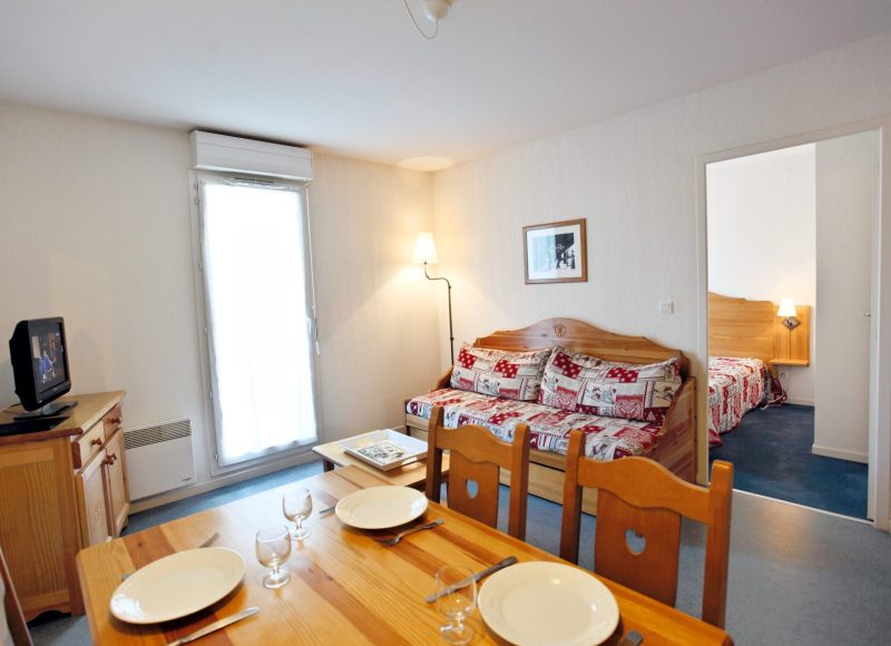 All two-bedroom apartment can accommodate four people. They have a fully equipped kitchen: hotplates, dishwasher, toaster, kettle, refrigerator, coffee maker, microwave and other kitchen utensils.