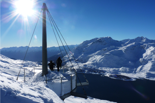 Un accès rapide aux stations de Haute Maurienne. Vue panoramique du Lac du Mont-Cenis à Valcenis