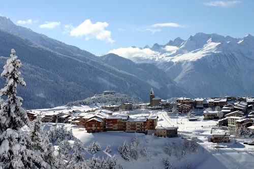 Les plus beaux villages - Vallée de la Haute Maurienne. un accès rapide aux station de la Haute Maurienne. Village d'aussois